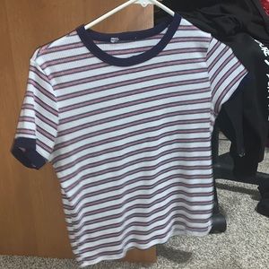 Stretchy tight fitting cropped top, short sleeve